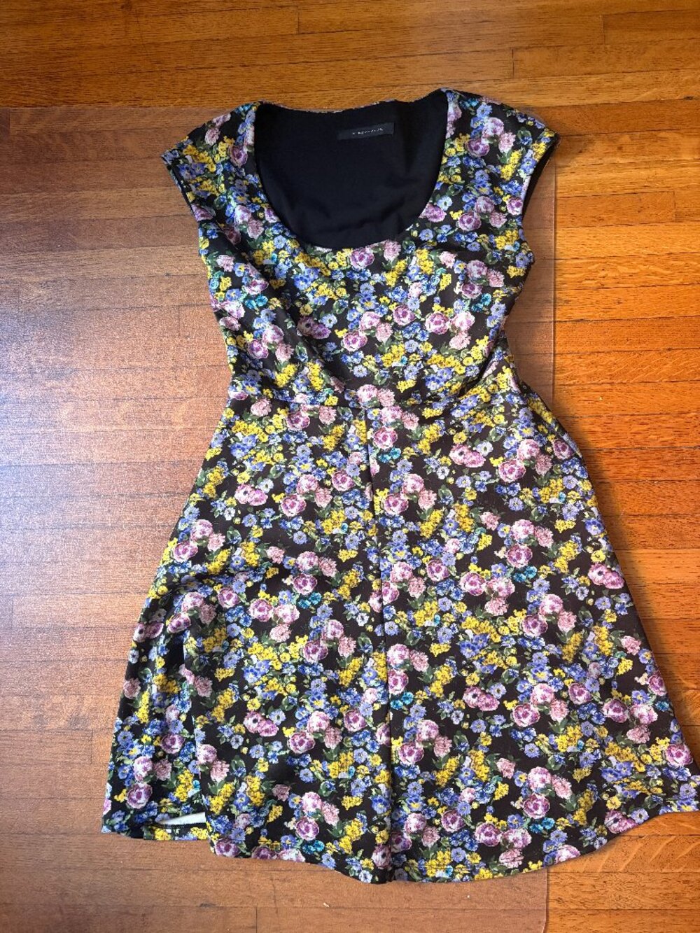 Tenax Scoop Neck Floral Dress